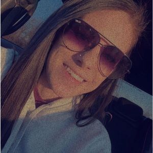 Meet your Posher, Alyssa